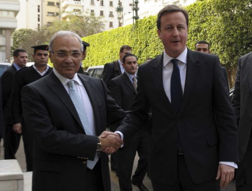 Σε καλό δρόμο η Αίγυπτος αλλά πρέπει να κάνει περισσότερα, επισημαίνει ο Ντέιβιντ Κάμερον