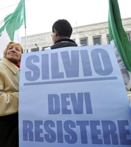 Θύμα πραξικοπήματος δηλώνει ο… ενίοτε αμαρτωλός Μπερλουσκόνι