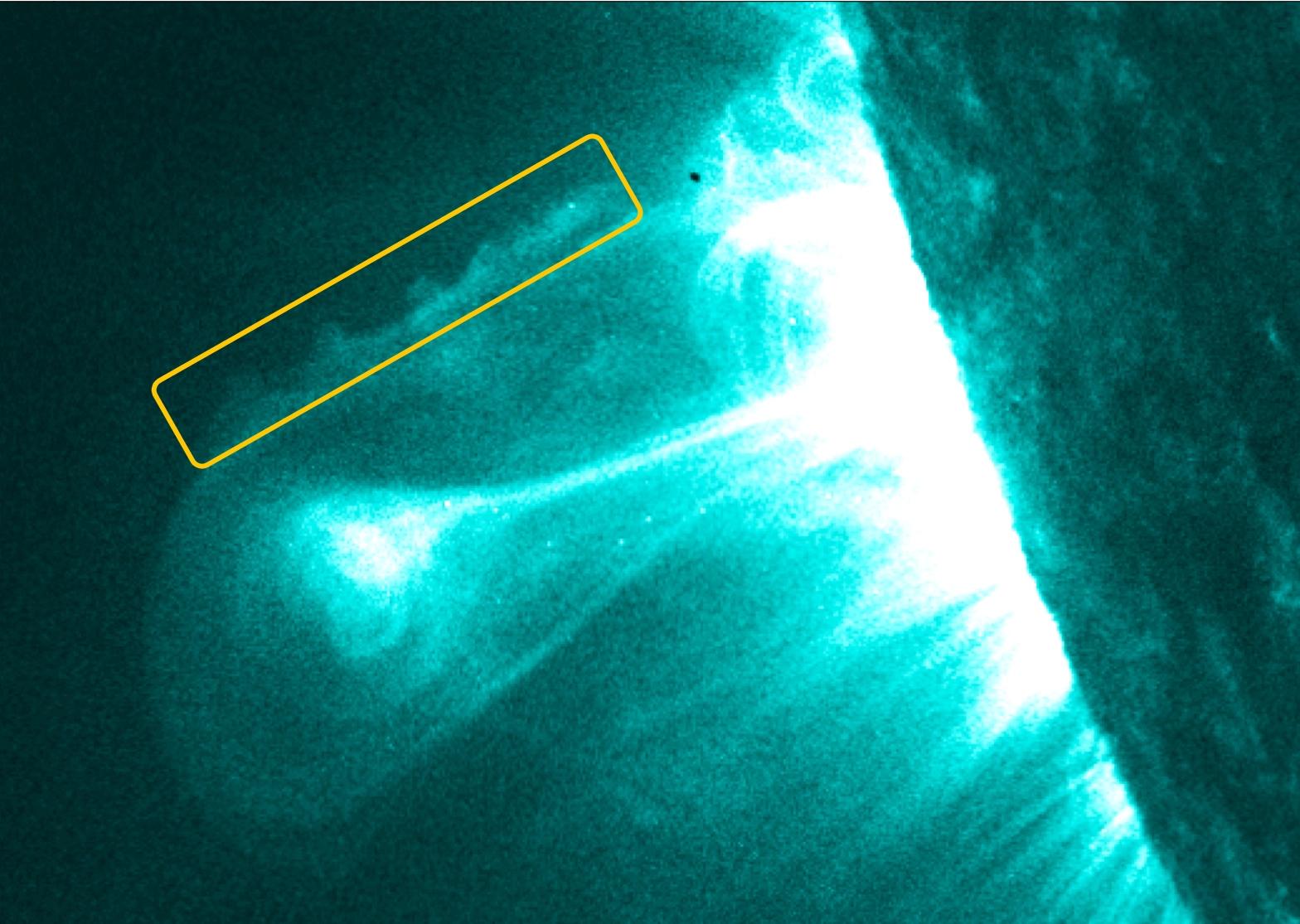 Διάπυρα νέφη από τον Ήλιο κινούνται σαν τα γήινα σύννεφα