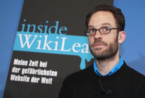 Εντείνεται η διαμάχη Άσαντζ με πρώην συνεργάτη του με αφορμή βιβλίο για το WikiLeaks