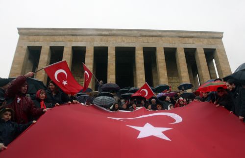 Πορεία στην Άγκυρα υπέρ των συλληφθέντων αξιωματικών για την υπόθεση Βαριοπούλα