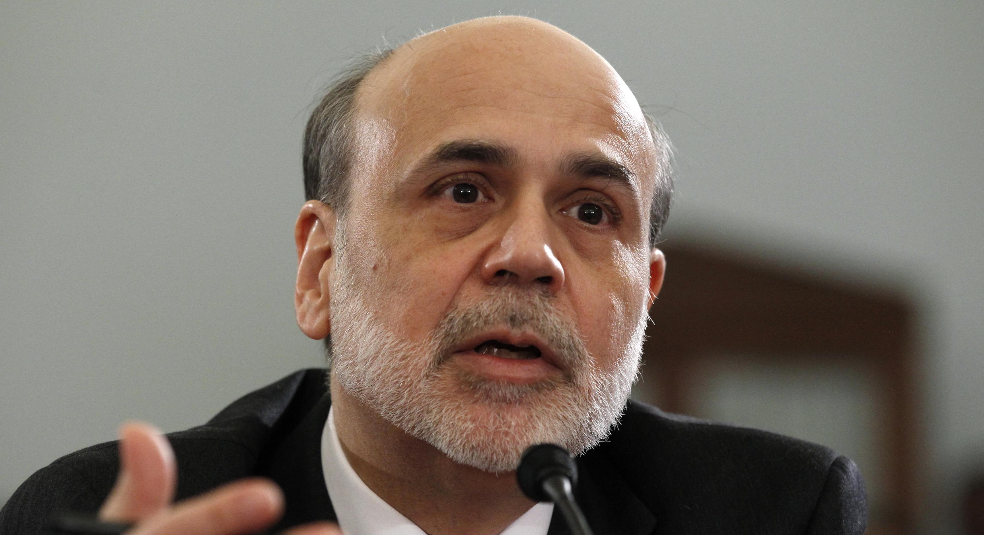 Θα αργήσει η επαναφορά της απασχόλησης στο φυσιολογικό, εκτιμά ο Μπερνάνκι