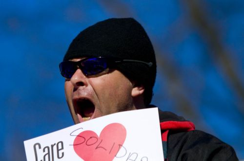 Τη δική τους εξέγερση συνεχίζουν στο Ουισκόνσιν των ΗΠΑ δημόσιοι υπάλληλοι και συνδικάτα