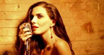 Τον έρωτα τραγουδά στο Μέγαρο Μουσικής Αθηνών η Φωτεινή Δάρρα