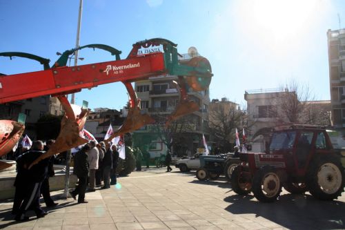 Αποχωρούν τη Δευτέρα οι αγρότες από την εθνική οδό Σερρών – Προμαχώνα