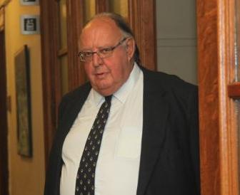 Την συγχώνευση εκατοντάδων δημοσίων φορέων δρομολογεί η κυβέρνηση