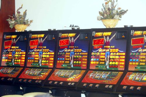 Η αγορά θα καθορίσει το κόστος των αδειών για τα τυχερά παιχνίδια, λέει η κυβέρνηση