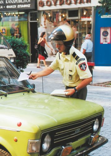 Βροχή οι κλήσεις για παράνομη στάθμευση στο Δήμο Αθηναίων