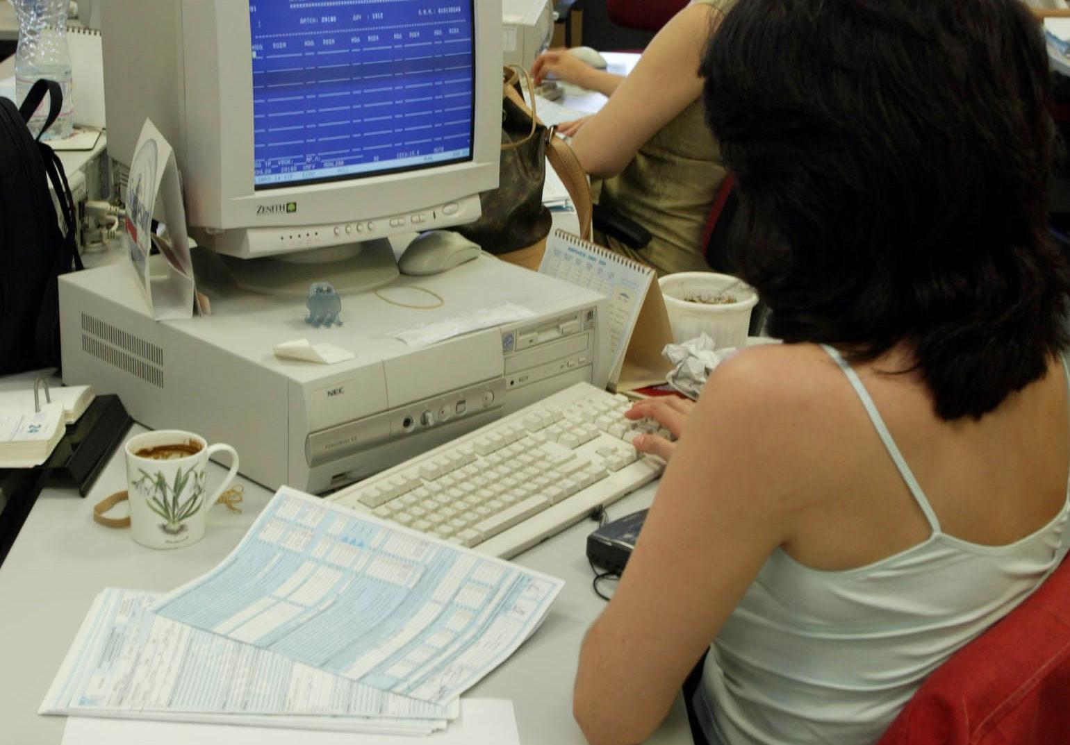 Σε 1,7 εκατομμύρια ανέρχονται οι φορολογούμενοι που θα υποβάλουν ηλεκτρονικά το Ε1