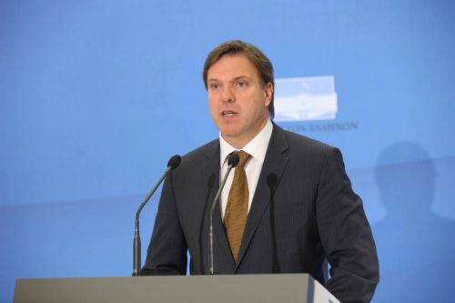 Για «πολιτικό αυτισμό» κατηγορεί η κυβέρνηση τη ΝΔ με φόντο την ομιλία Σαμαρά