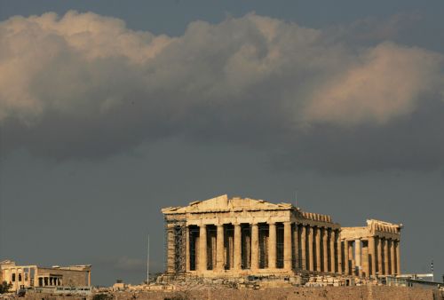 Επαναφέρει τα σενάρια χρεοκοπίας της Ελλάδας η Wall Street Journal