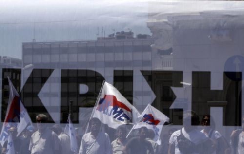 Η Ελλάδα δεν θα ξεπεράσει την κρίση με το υπάρχον πρόγραμμα, λέει σύμβουλος της Μέρκελ