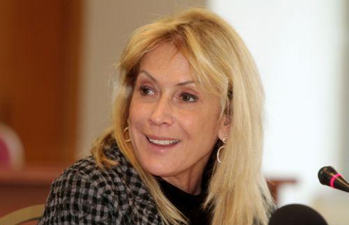 Θα φύγουν μετανάστες, λέει η Α.Νταλάρα – Ρύθμιση για όσους βρίσκονται στα όρια της νομιμότητας