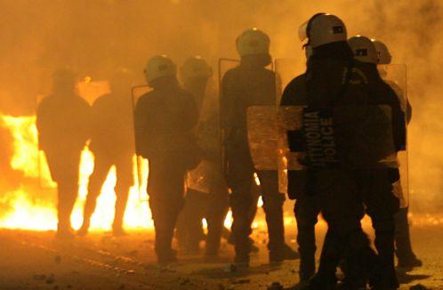 Ελεύθεροι με περιοριστικούς όρους οι συλληφθέντες στα επεισόδια της Κερατέας