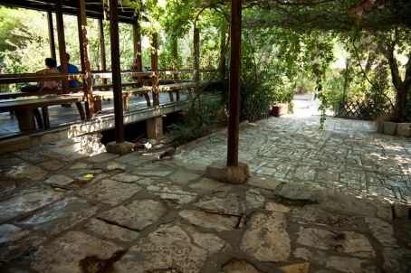 Το καφενείο Πικιώνη στου Φιλοπάππου «υιοθετεί» ο δήμος Αθηναίων
