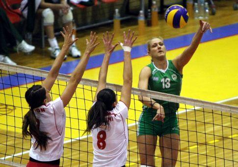 Ο Ολυμπιακός επικράτησε  με 3-1 σετ του Παναθηναϊκού στο ντέρμπι των γυναικών