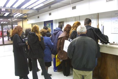 Γιατροί και φαρμακοποιοί σταματούν την επί πιστώσει εξέταση στους ασφαλισμένους του Δημοσίου