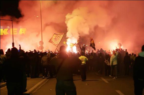 Αποθέωση της ΑΕΚ από 1.500 οπαδούς και υπόσχεση Κυπέλλου