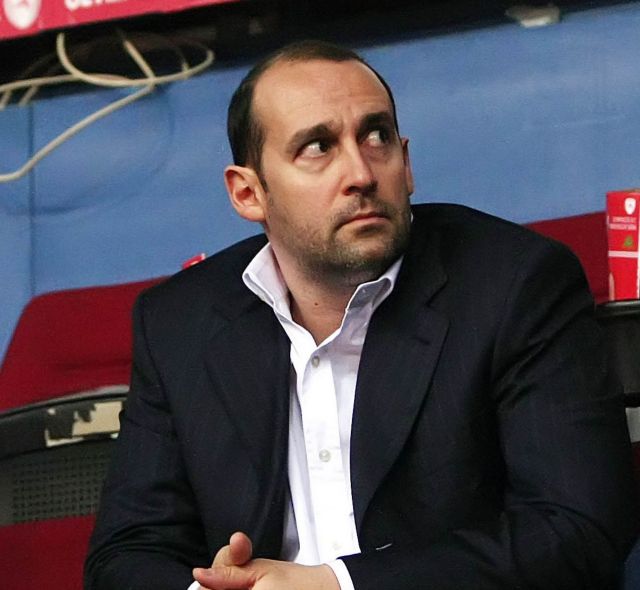 Ο Αγγελόπουλος διέψευσε τα περί αγοράς εισιτηρίων προς… Βαρκελώνη