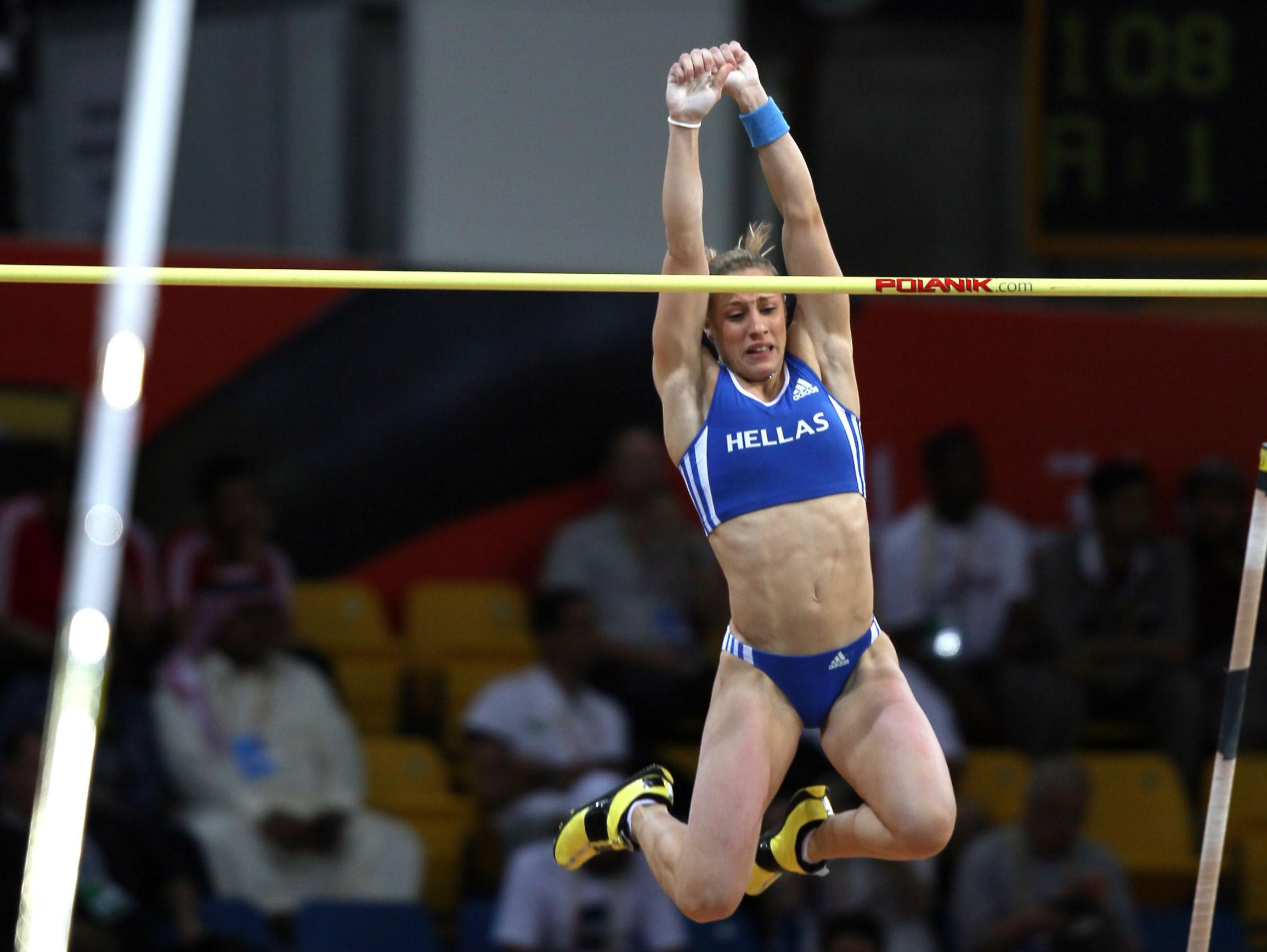 Στον τελικό του επί κοντώ η Νικόλ, στα ημιτελικά των 60μ. η Κοκλώνη