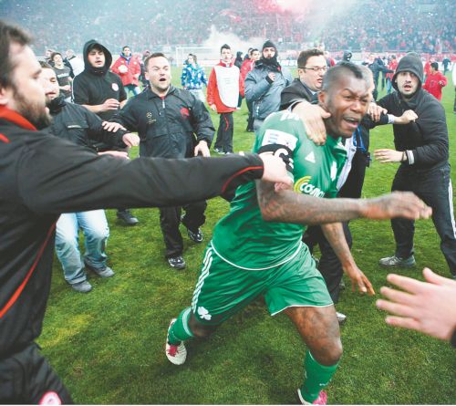 Αφιέρωμα στα φαινόμενα χουλιγκανισμού στην Ελλάδα κάνει ολλανδική ιστοσελίδα