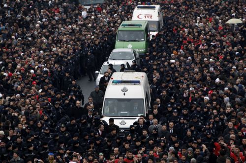 Τον πρώην πρωθυπουργό Νετζμετίν Ερμπακάν αποχαιρέτησε η Τουρκία