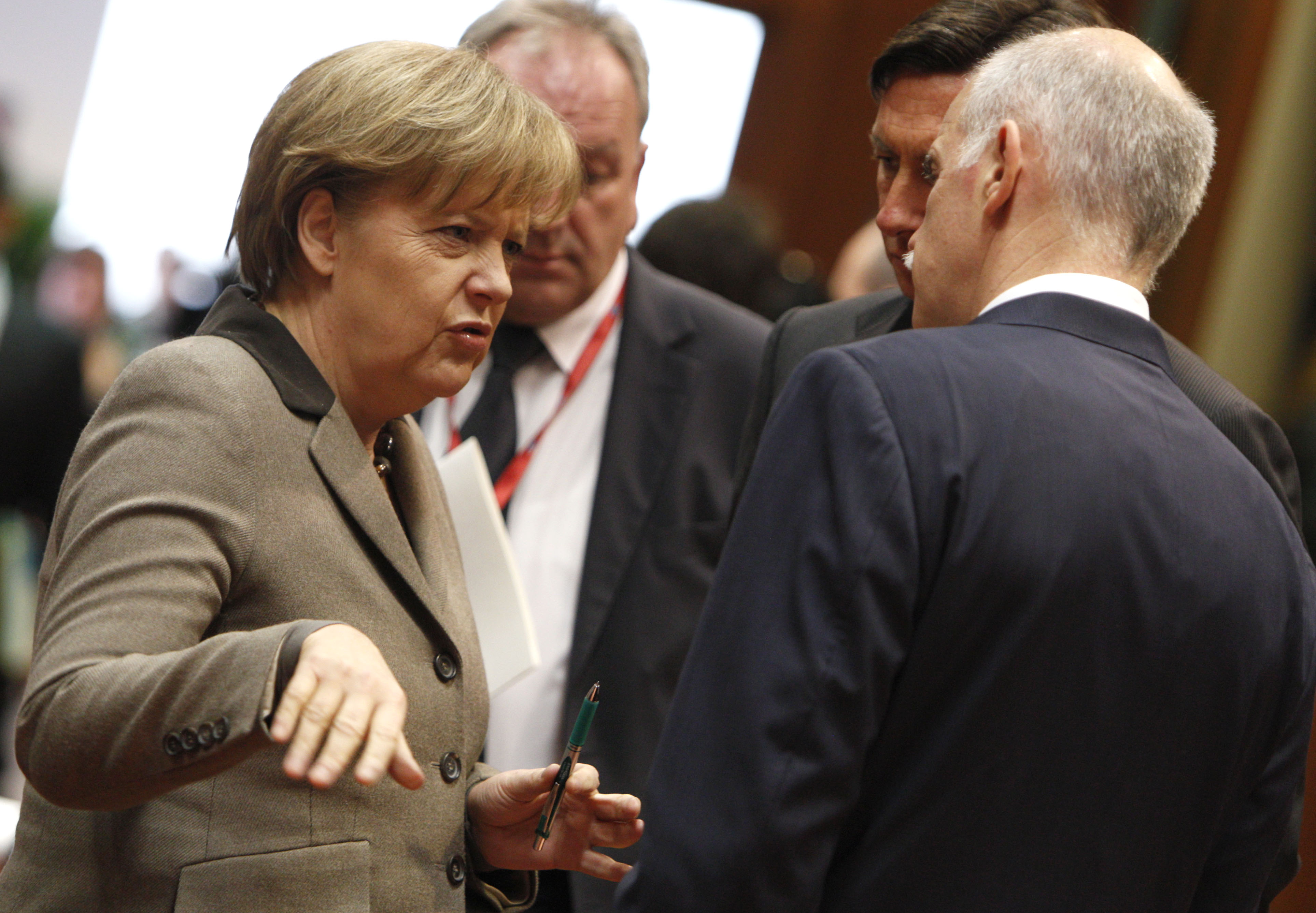 Μείωση επιτοκίων και επιμήκυνση 7,5 ετών εξασφάλισε η Ελλάδα στη Σύνοδο Κορυφής