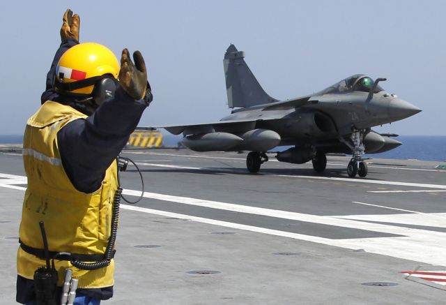 Το ΝΑΤΟ αναλαμβάνει την πλήρη διοίκηση των επιχειρήσεων στη Λιβύη