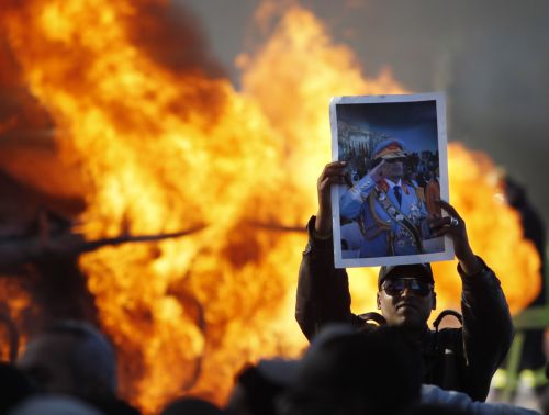 Πεδίο μάχης μεταξύ αντικαθεστωτικών και δυνάμεων του Καντάφι η ανατολική Λιβύη