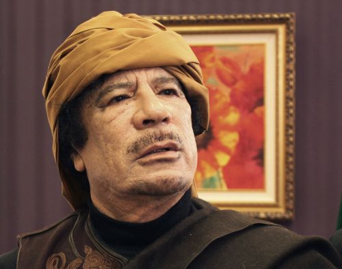 Σε πόλεμο διαρκείας εναντίον της «Δύσης-τρομοκράτη» καλεί τους Λίβυους ο Καντάφι