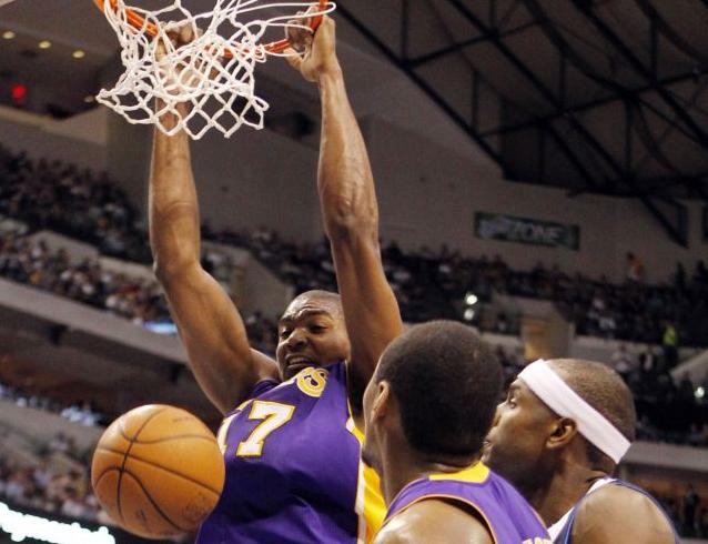 Οι Λος Αντζελες Λέικερς κέρδισαν 96-91 μέσα στο Ντάλας τους Μάβερικς