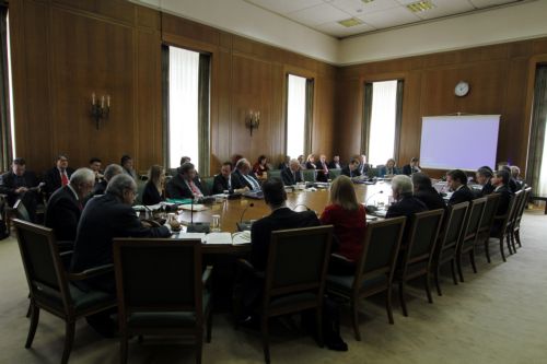 Άτυπο Yπουργικό Συμβούλιο στη σκιά της υποβάθμισης από τη Moody’s