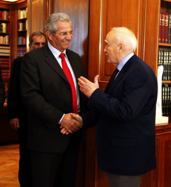 Το Κυπριακό και οι εξελίξεις στον αραβικό κόσμο στις επαφές του γγ του ΑΚΕΛ στην Αθήνα