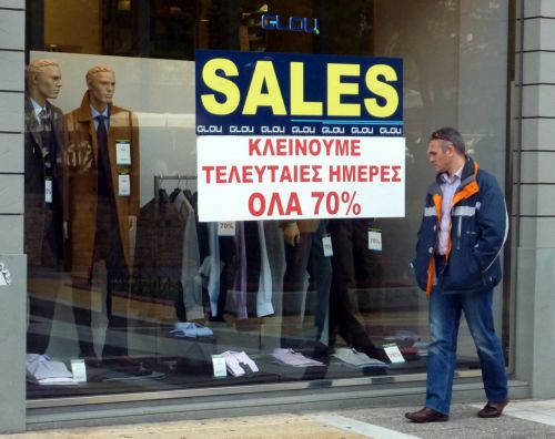 Πτώση 25% κατέγραψε η αγοραστική κίνηση την περίοδο των εκπτώσεων