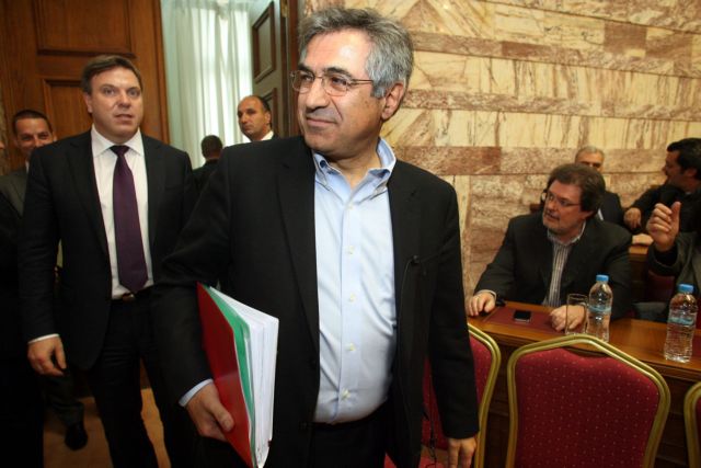 Στις κριτικές για το θέμα των μετατάξεων απαντά ο Μ. Καρχιμάκης