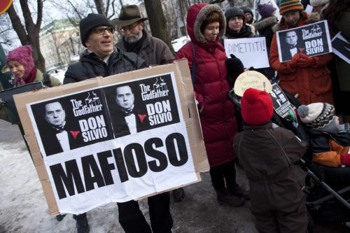 «Κόβει» η ιταλική Rai το τρέιλερ του φιλμ «Silvio Forever»