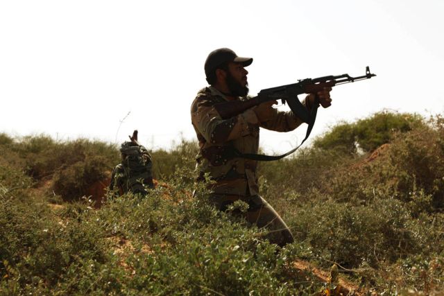 Οπισθοχώρηση αντικαθεστωτικών από τη Σύρτη – Φόβοι για σφαγή στη Μιζουράτα