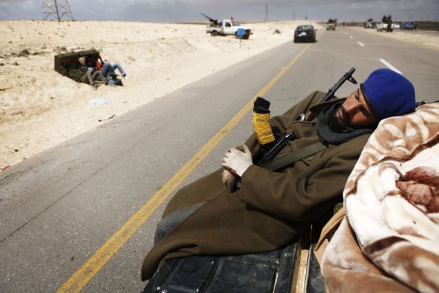 Αντίθετη στη στρατιωτική επέμβαση στη Λιβύη η κοινή γνώμη στην Ελλάδα