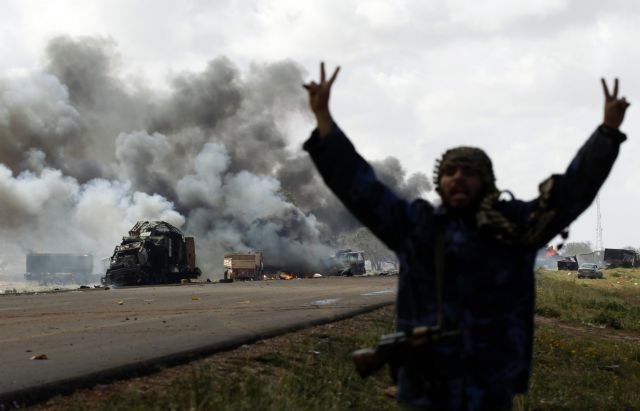 Εμπλοκή στη συνεδρίαση του ΝΑΤΟ για τη Λιβύη, βομβαρδισμοί για δεύτερη νύχτα