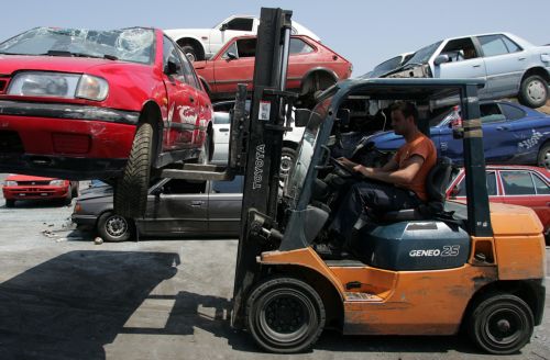 Διευκρινίσεις από το υπουργείο Οικονομικών για τα τέλη κυκλοφορίας και την απόσυρση