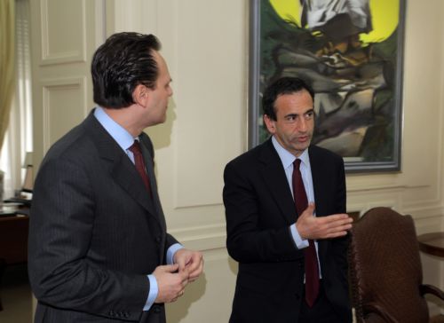 Υποστήριξη από την Ουάσινγκτον στα μέτρα κατά της οικονομικής κρίσης