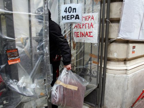 Κυβερνητική πρωτοβουλία για τους μετανάστες-απεργούς πείνας ζητά ο ΣΥΡΙΖΑ