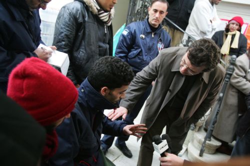 Νέο «όχι» των μεταναστών απεργών πείνας για τη μεταφορά τους σε νοσοκομεία