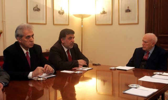 Οι Έλληνες περνούν δύσκολες μέρες, δήλωσε ο Κ.Παπούλιας υποδεχόμενος το προεδρείο της ΑΔΕΔΥ