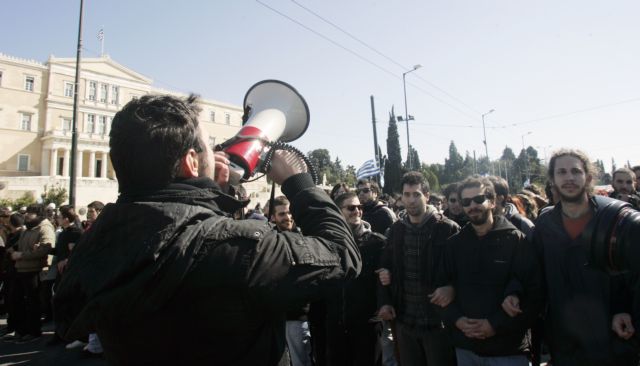 Στους δρόμους μαθητές και φοιτητές κατά της ελληνικής εμπλοκής στη Λιβύη