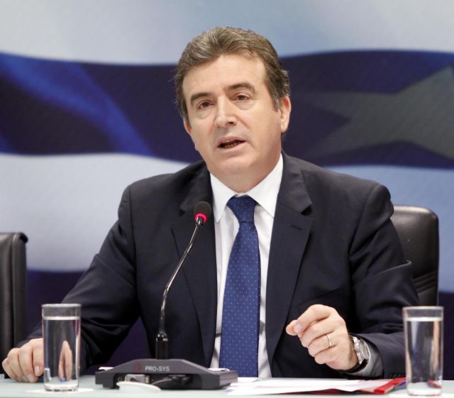 Κατάργηση περιοριστικών ρυθμίσεων για την απελευθέρωση της αγοράς εξήγγειλε ο Μ.Χρυσοχοΐδης