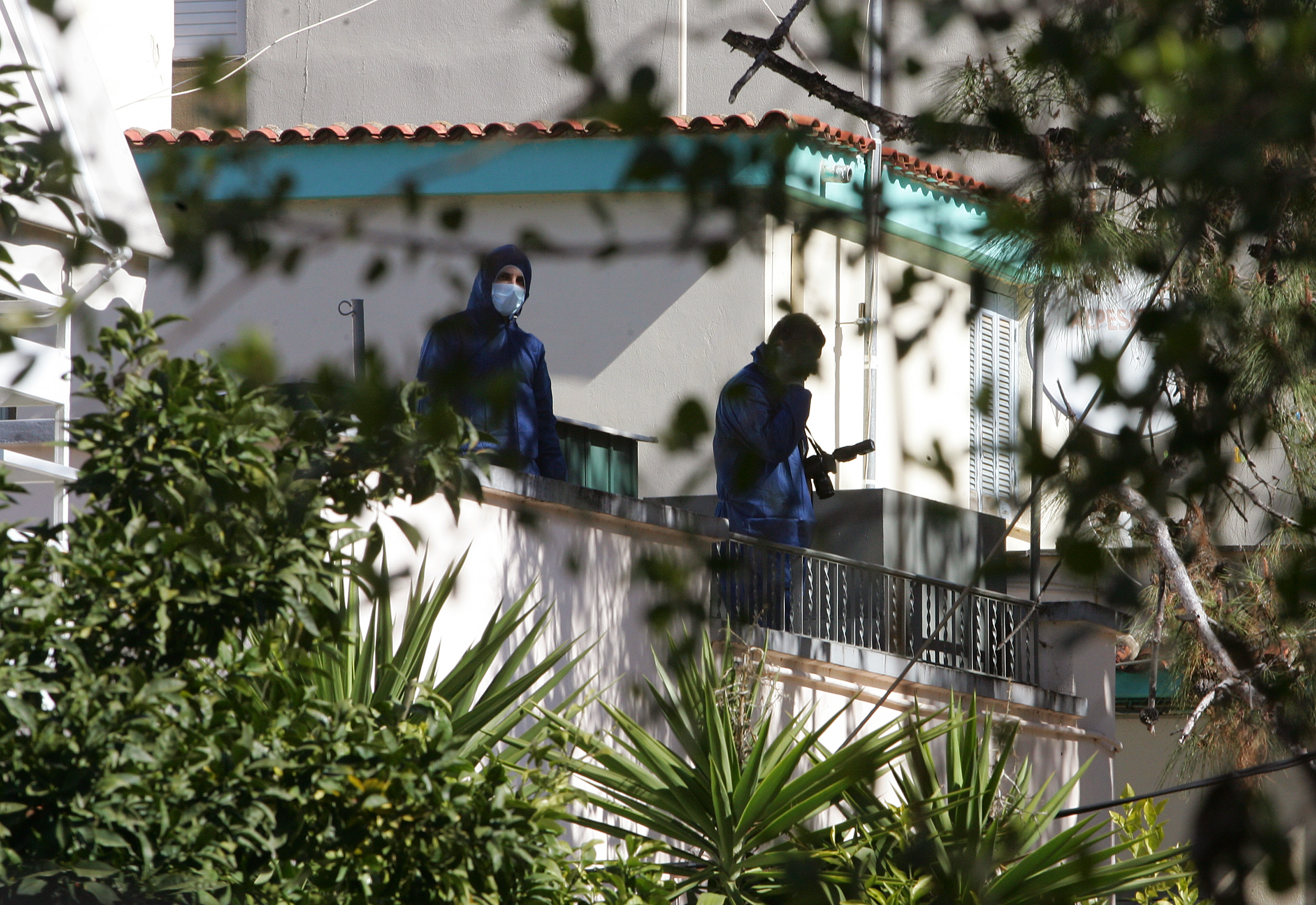 Πυροκροτητές, κροτίδες και χρήματα τα νέα ευρήματα των Αρχών στις «γιάφκες» Αθήνας-Βόλου