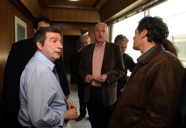 Δεν τα βρήκαν Καμίνης και συμβασιούχοι του Δήμου Αθηναίων