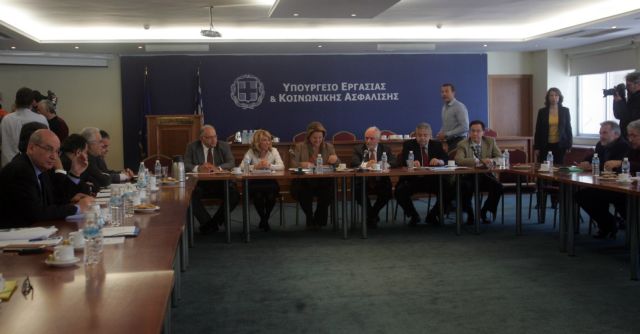 Αναγκαία για τη βιωσιμότητα των Ταμείων η νέα ρύθμιση, λέει η κυβέρνηση