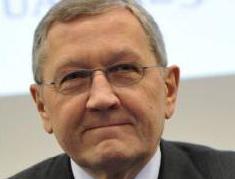 Ανοικτό το ενδεχόμενο αναδιάρθρωσης του ελληνικού χρέους, λέει ο Κλ.Ρέγκλινγκ